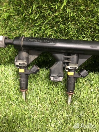 Топливная рампа с форсунками Peugeot 308