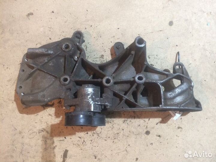 Кронштейн кондиционера Renault Symbol LB 1999