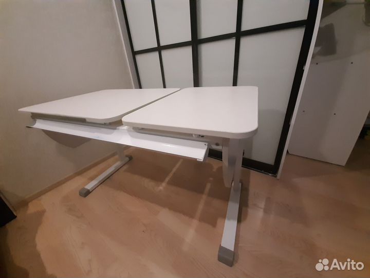 Детский письменный стол