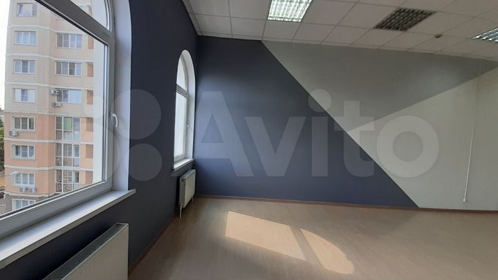 Офис в центре, ул. Ленина, 35.8 м²