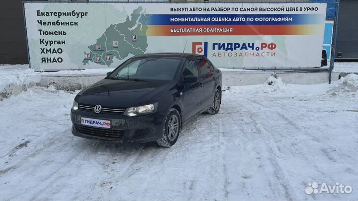 Обшивка двери передней правой Volkswagen Polo Seda