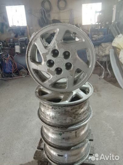 Продам литые диски Nissan