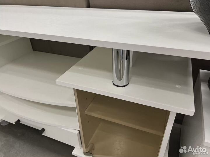 Тумба под телевизор 1,3м