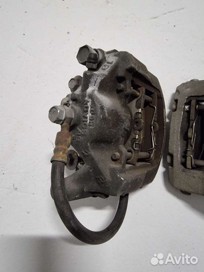 Lexus GS300 суппорта задние правый левый