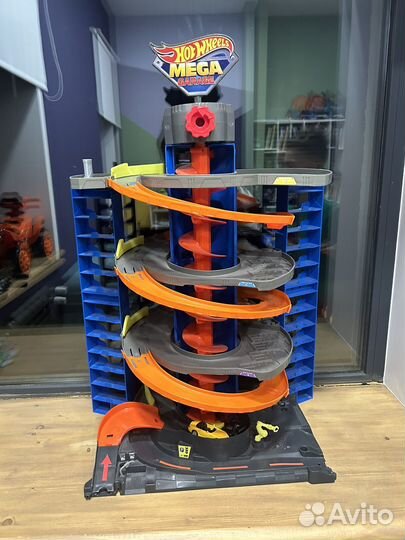 Hot wheels парковка Сити Мега Гараж