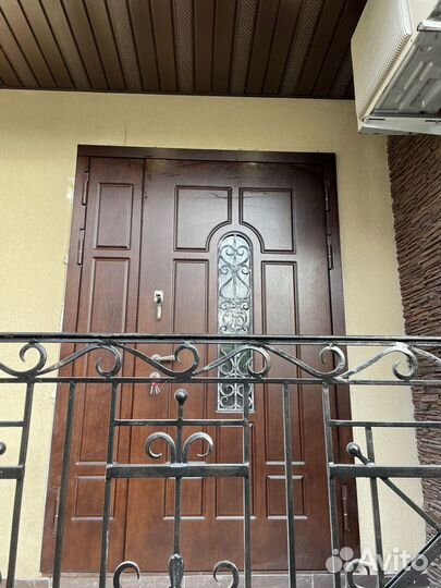 Дверь входная в квартиру