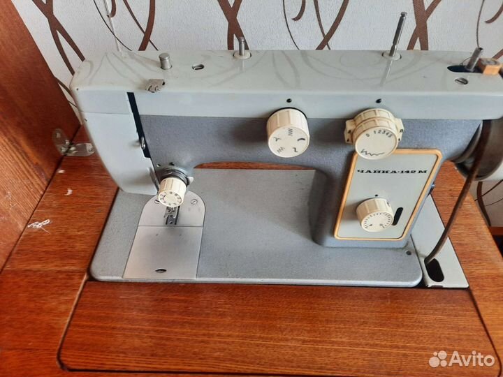 Швейная машина Чайка 142