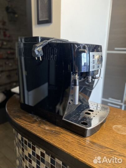 Кофемашина delonghi magnifica s