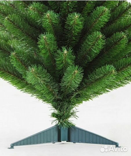 Елка новогодняя с 24 белыми шариками