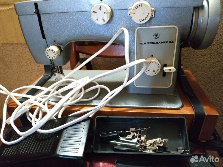 Швейная машинка чайка 142м бу