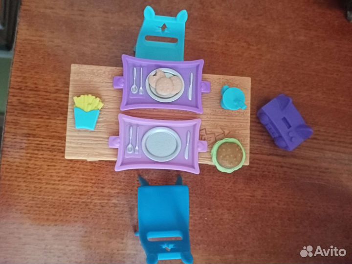 Столик обеденный игрушечный