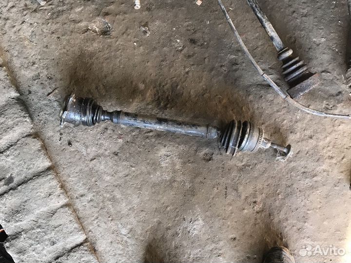 Привод передний Ауди а8 D2