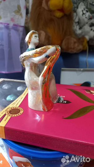 Фарфоровая статуэтка 