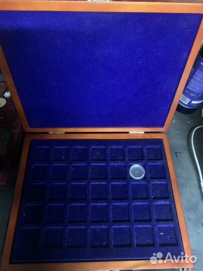 Дерянный бокс для монет