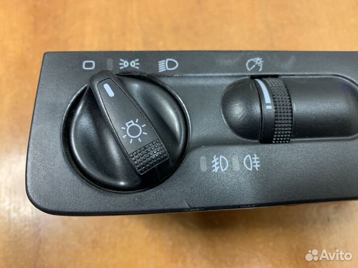 Блок включения фар VW Passat B4