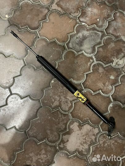 Амортизатор двери багажника Land Cruiser Prado 150