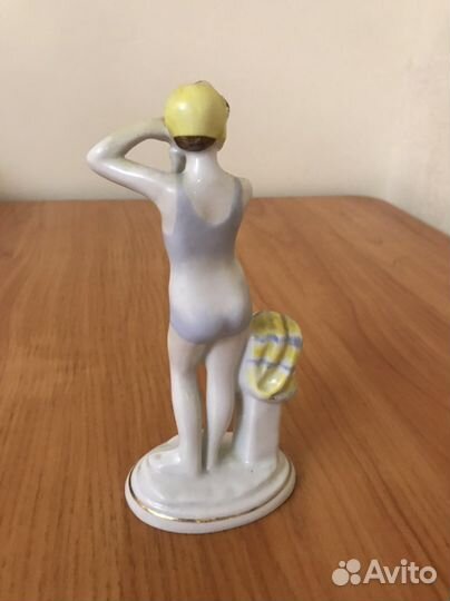 Статуэтка фарфор