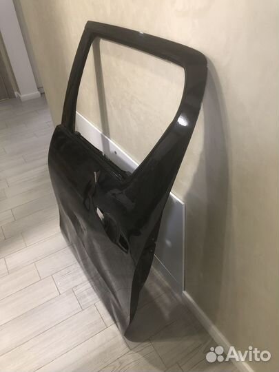 Дверь задняя левая toyota hilux 2018 г.в