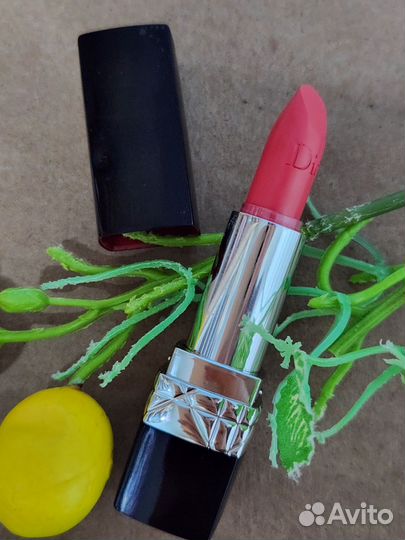 Помада dior 028