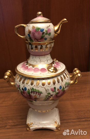 Фарфоровый сувенирный самовар с чайником. Гжельс
