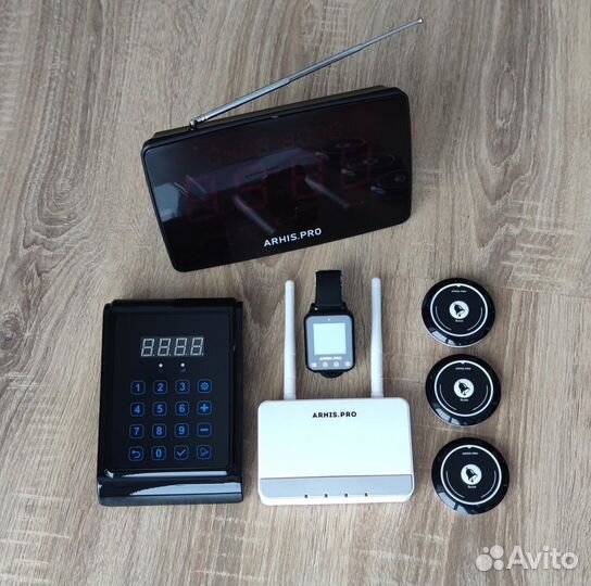 Система вызова: кнопка вызова официанта с часами