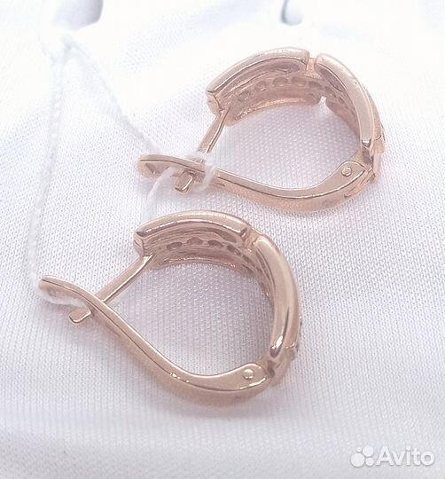 Золотые серьги с камнем