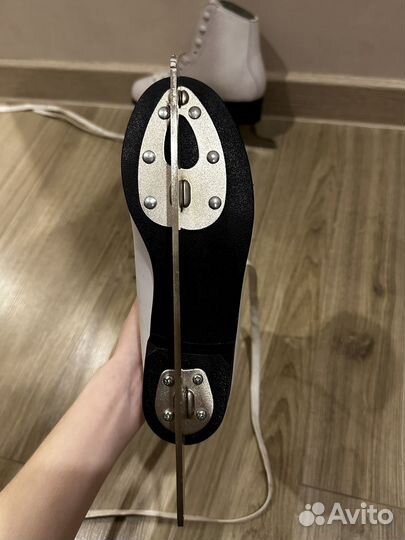 Коньки женские, фигурные, 35 размер