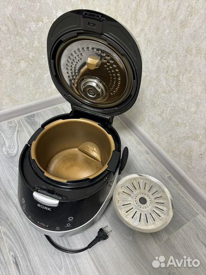 Мультиварка bork u700