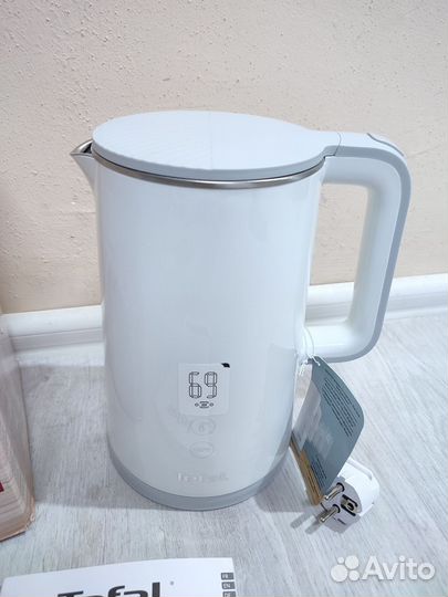 Электрический чайник Tefal Sense KO693110