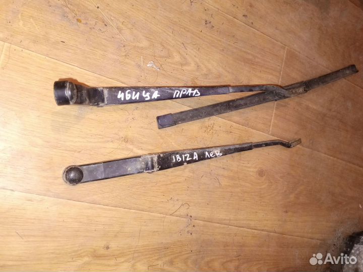 Поводок стеклоочистителя сеат Ибица 91г