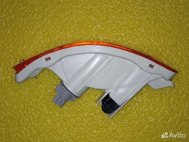 Поворотник правый нижний Toyota corolla 92-97