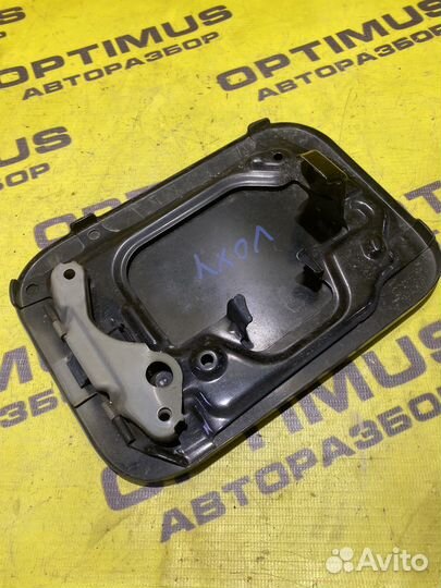 Лючок бензобака Toyota Voxy