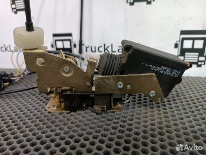 Замок боковой двери левый Man Tgx