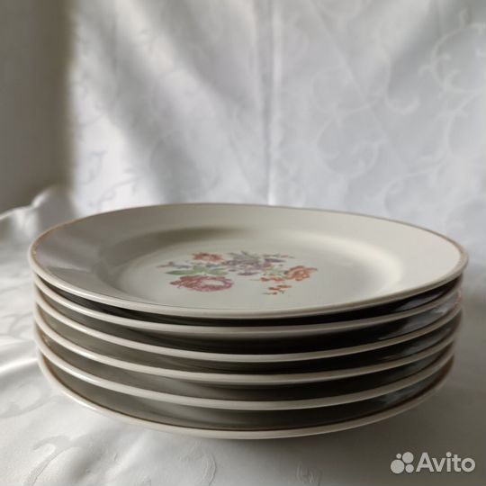 Тарелки большие плоские обеденные