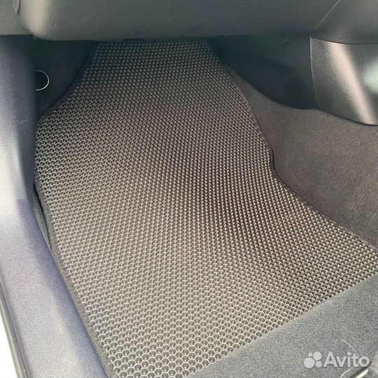 EVA-коврики на Toyota Prius