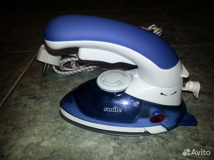 Маленький дорожный утюг