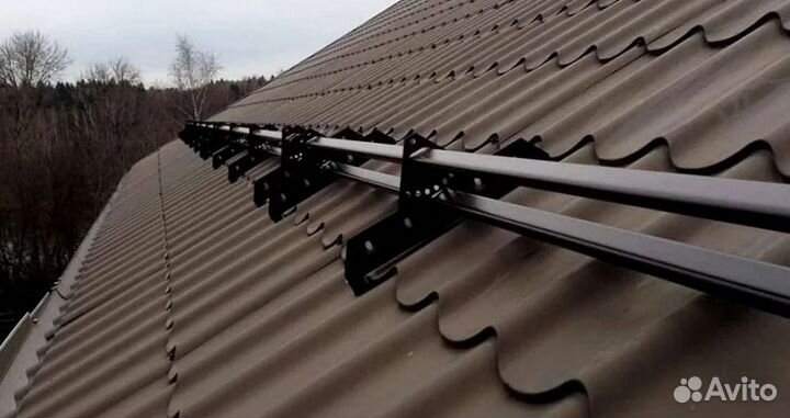 Снегозадержатели – безопасность для вашего участка