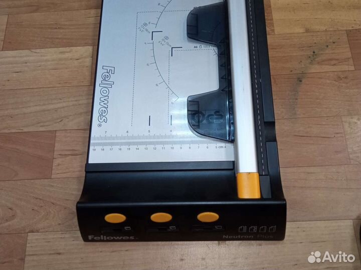 Резак для бумаги Fellowes