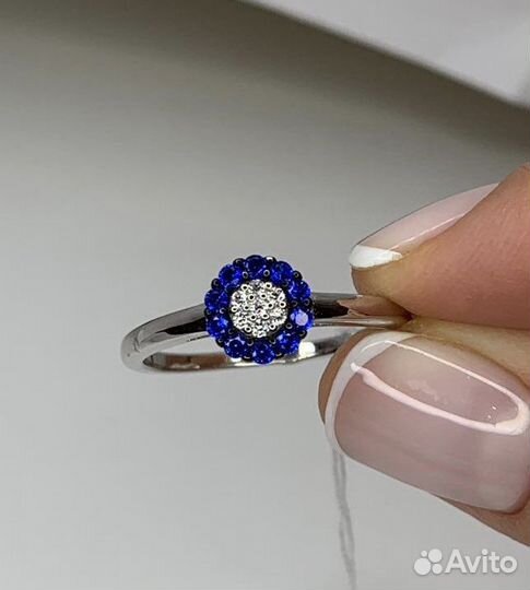 Кольцо с цирконами из серебра