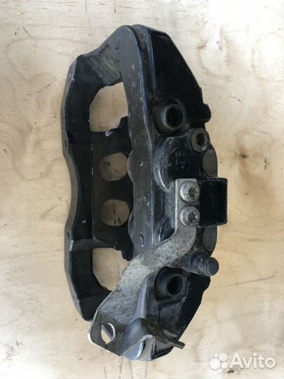 Суппорт правый Audi S8 / S6 4E0615124D