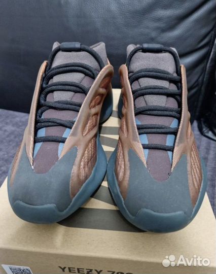 Adidas yeezy boost 700 v3 copper fade