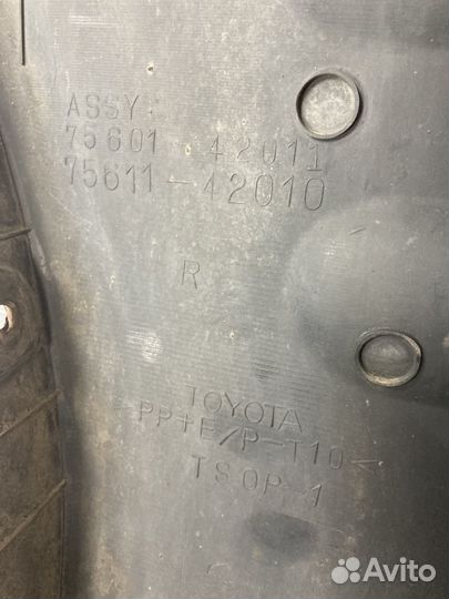 Молдинг переднего правого крыла RAV-4 97