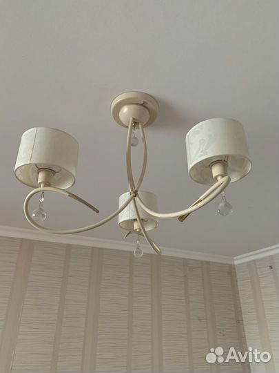 Люстра и прикроватные светильники