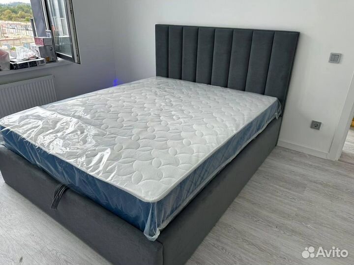 Кровать с ящиками для хранения