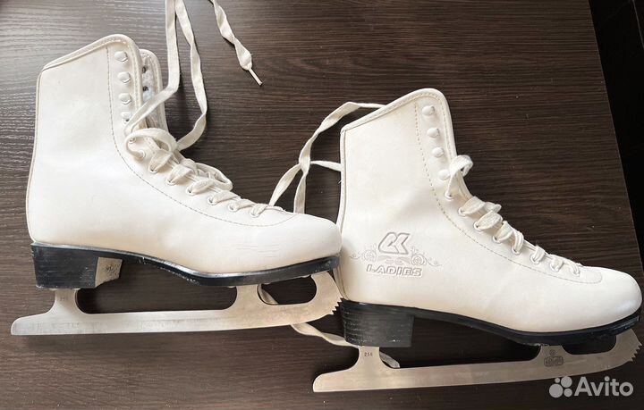 Коньки женские фигурные 41 размер
