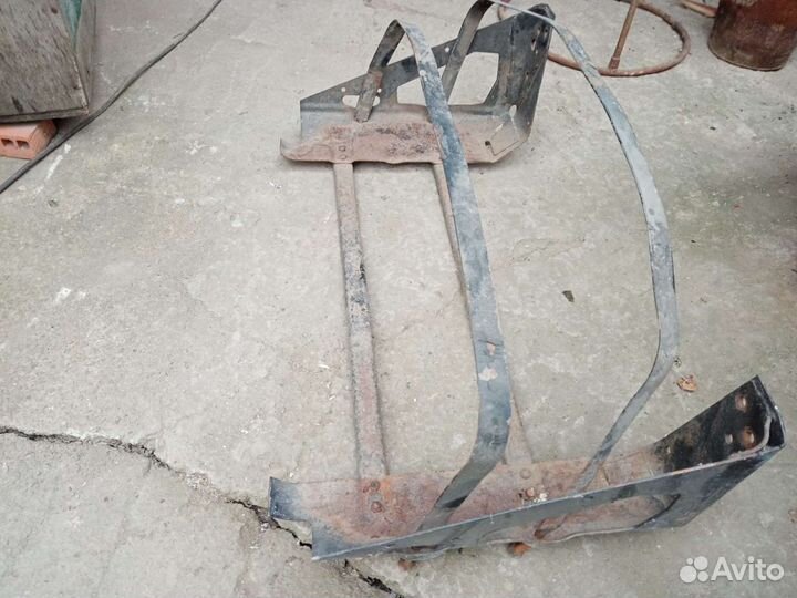 Крепление топл. бака