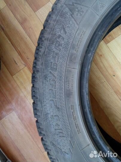 Goodyear UltraGrip 500 225/65 R17