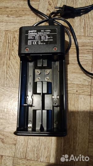 Зарядное устройство для батареек Sanyo NC-1250