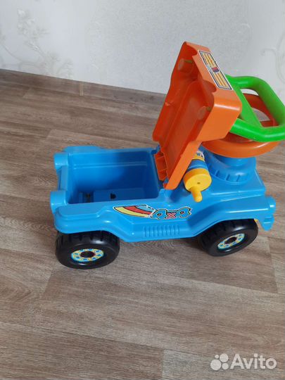 Машинка каталка толкатор
