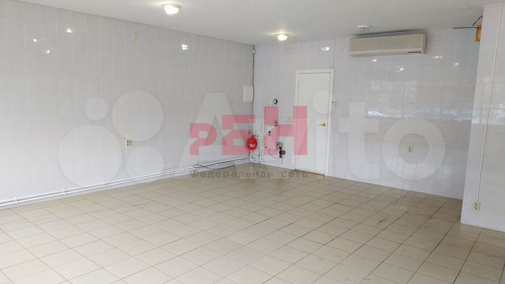 Сдам на остановке, с/з, 40 м